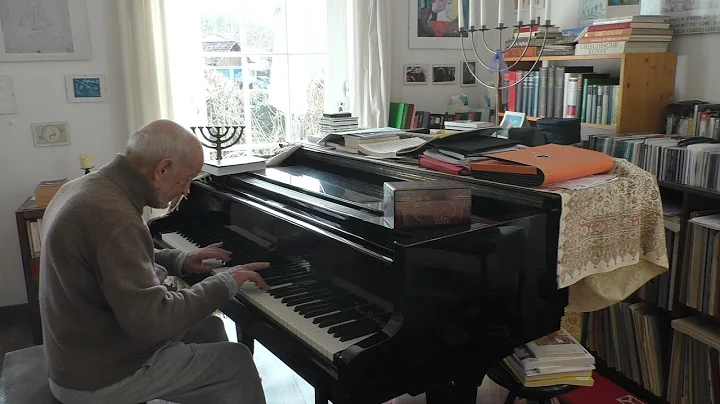 Gerhard Eckle 85 years old plays Klavierstueck B-D...