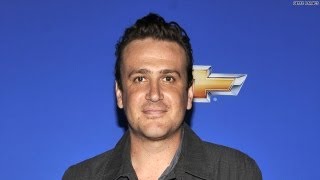YouTube ballad lands girl Jason Segel date