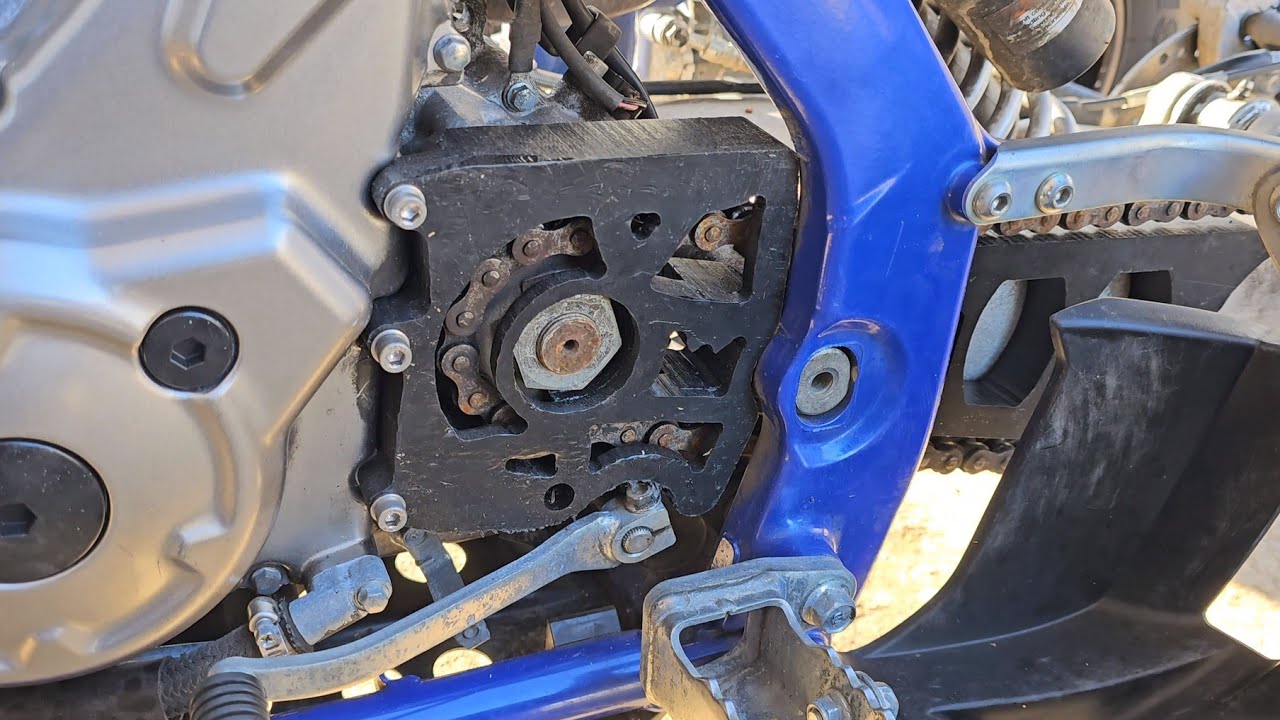 DRW Case Saver & Chain Guide Install Raptor 700r YouTube