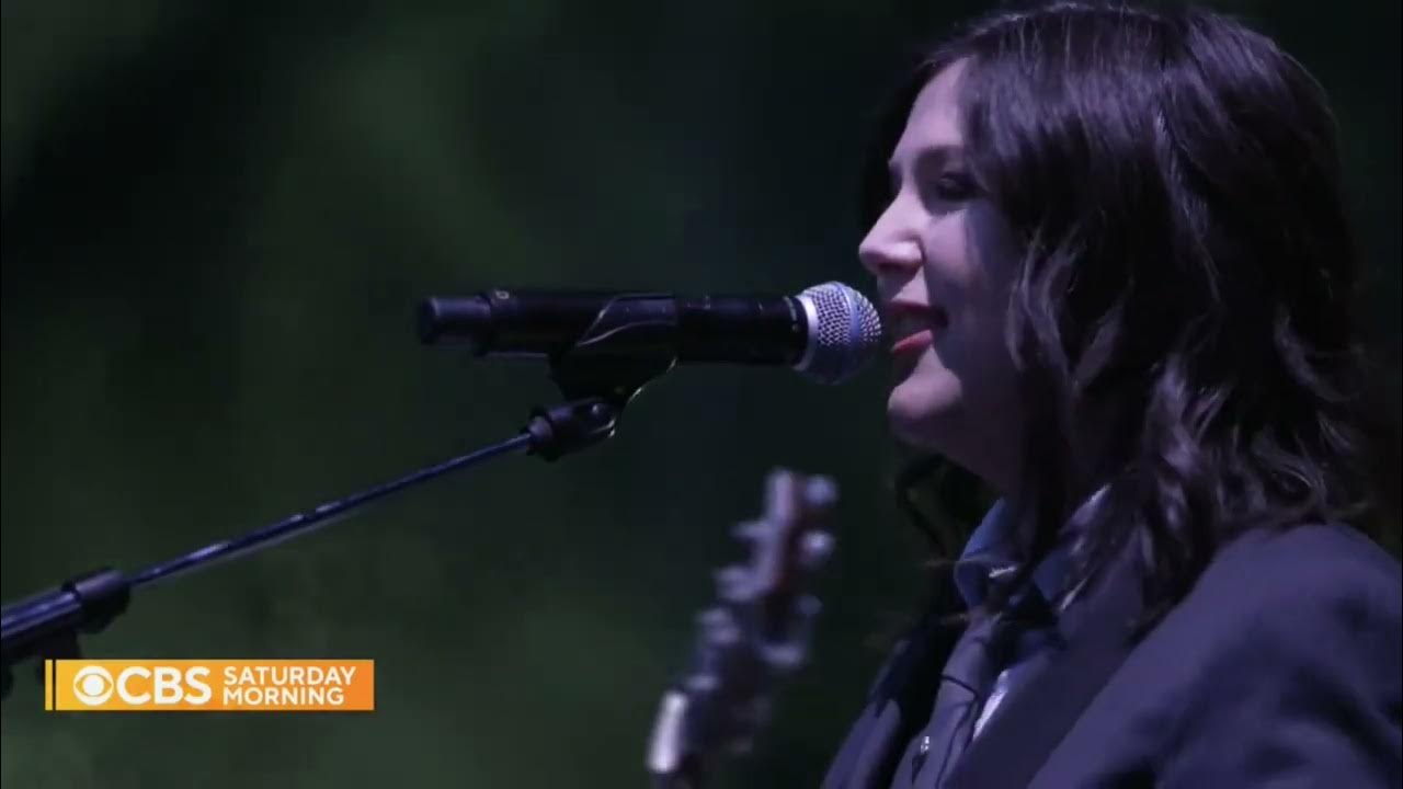 The Boygenius Singer Is Doing What At Her Concerts - p00npy4