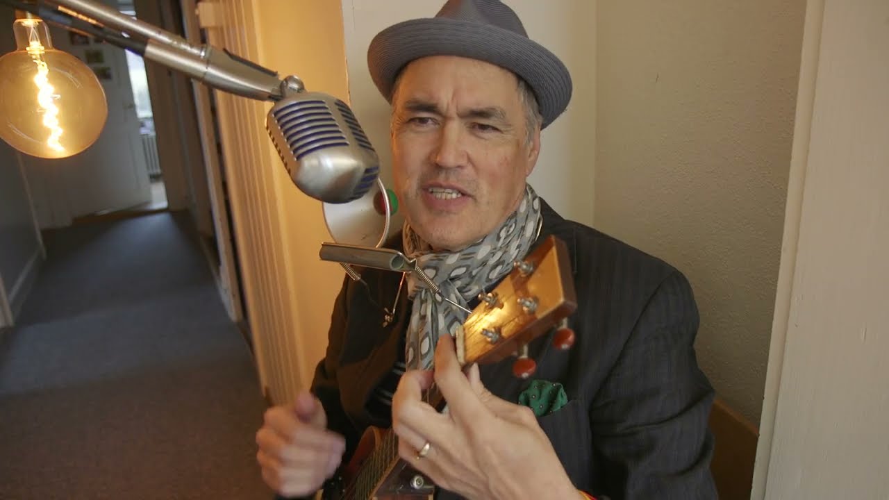 Just a Gigolo / I Ain't Got Nobody (Louis Prima) Solo Ukulele