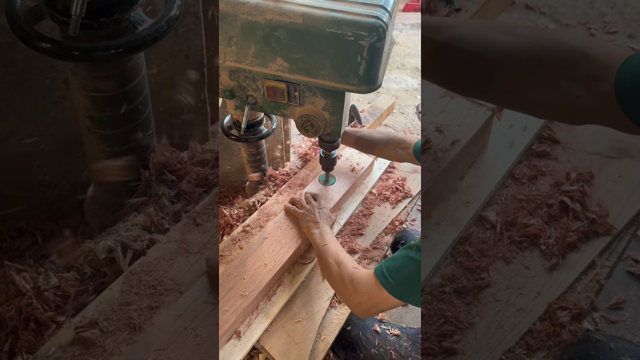 Antique Solid Wood Door—Blending Traditional Craftsmanship with Modern Technology 