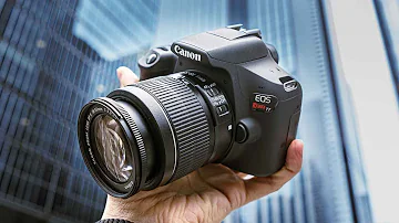 Jak starý je fotoaparát Canon T7?