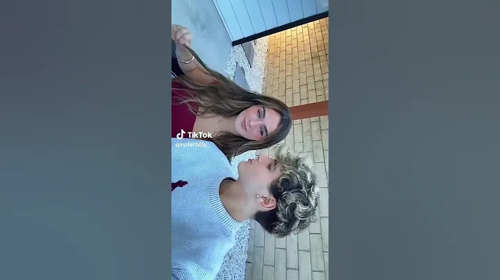 Aww someone is trying to hide her blushing (Ryder said she so gorgeous❤️#rydertully #giarose #ria