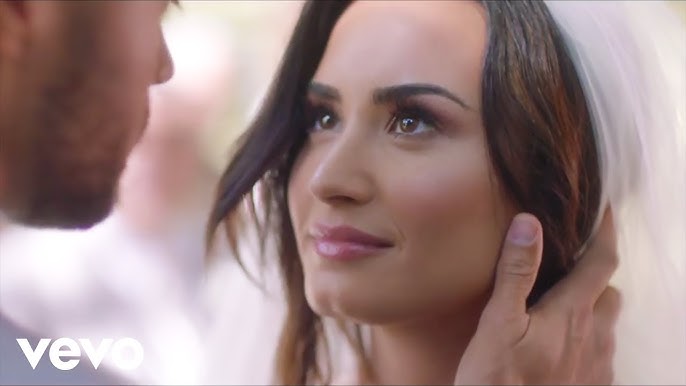 Two Pieces - Demi Lovato [Music Video] 