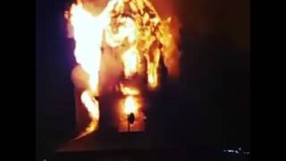 ASÍ SE CONSUMIÓ  A MEDIA NOCHE  LA IGLESIA DEL MUNICIPIO DE QUINCHIA RISARALDA.  EL VORAZ  INCENDIO