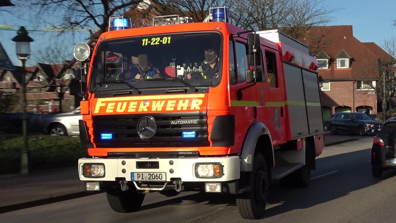 [FEUER in SCHULE - BLITZSCHLAG in DACH und MEHR!] Einsatzfahrten Freiwillige Feuerwehr Rellingen