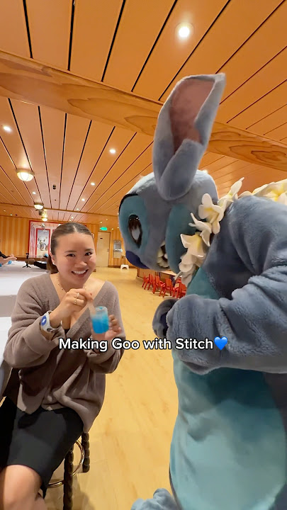 Make goo with Stitch on Disney Cruise💙 #couple #couplecomedy #comedy #girlfriend #boyfriend #funny