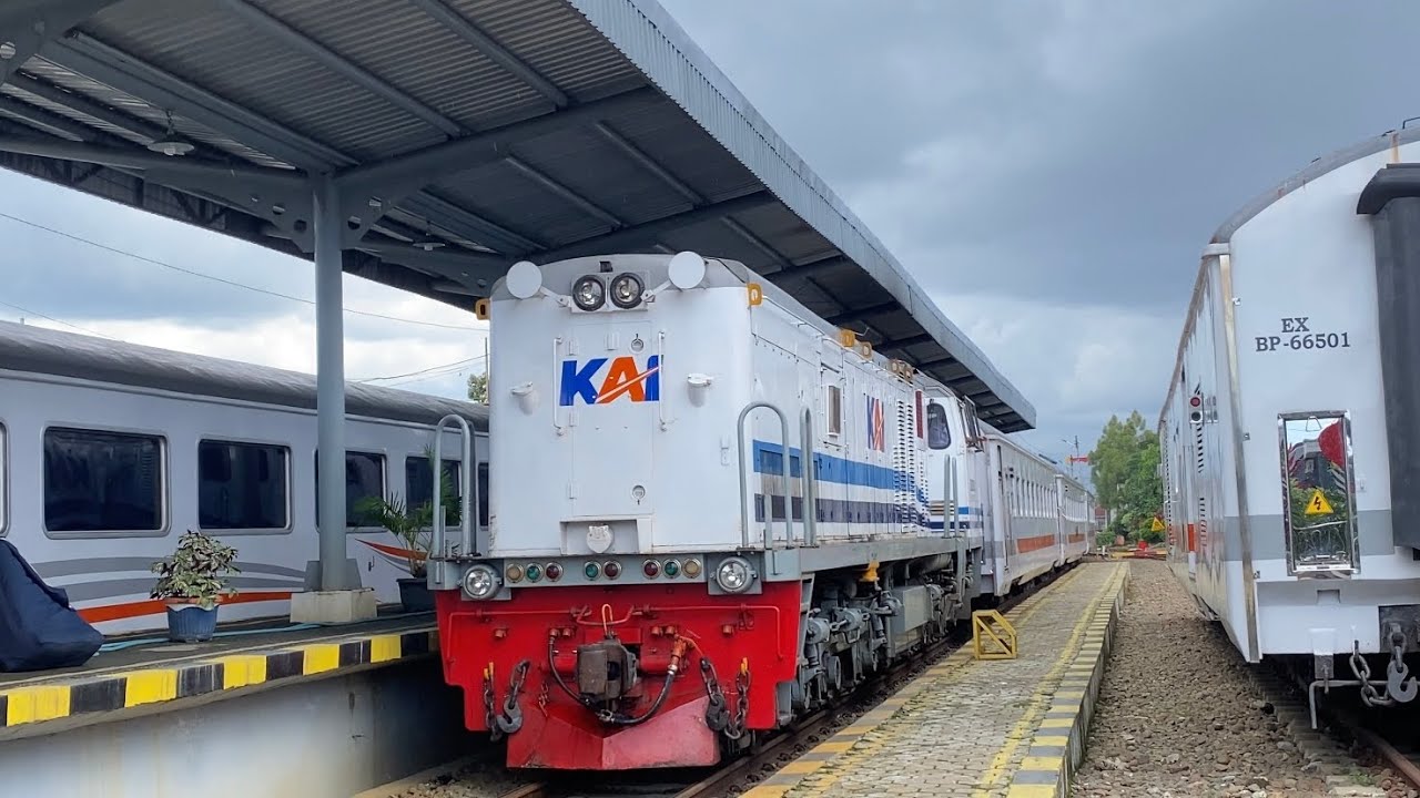 SUASANA KEDATANGAN KERETA API DI LUBUKLINGGAU | CC204 MENDOMINASI KERETA PENUMPANG !?