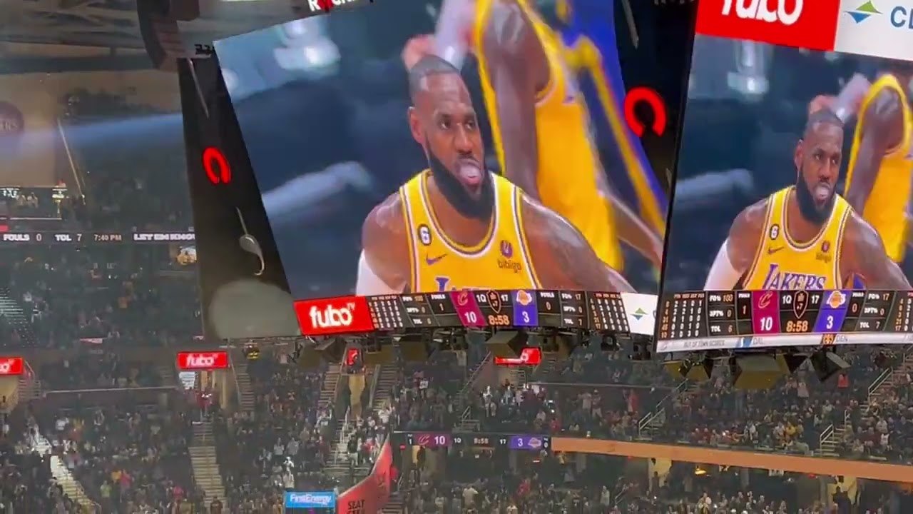 The Cavs welcomed LeBron back to Cleveland with a video tribute and standing ovation during timeout👏