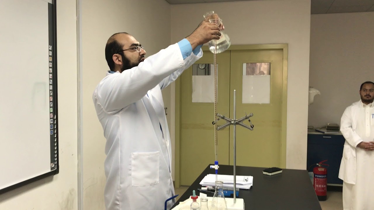 التجربة الأولى من لاب الكيمياء.