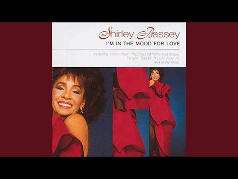Putar The Liquidator - Shirley Bassey