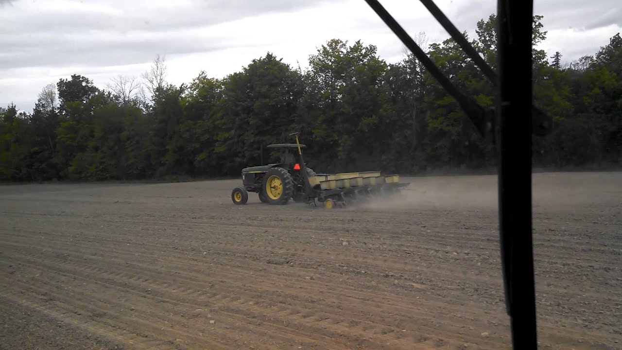 John Deere 2955 & 2950 Planting Soybeans YouTube