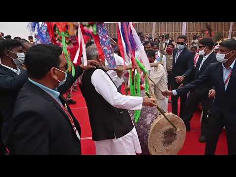 Video: बस्तरिया संस्कृति में रमें सीएम, ताल से ताल मिलाते दिखे मुख्यमंत्री भूपेश बघेल
