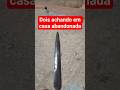 o que eu encontrei em casa abandonada, coisas antigas colecionador curioso espadas punhal relíquias!