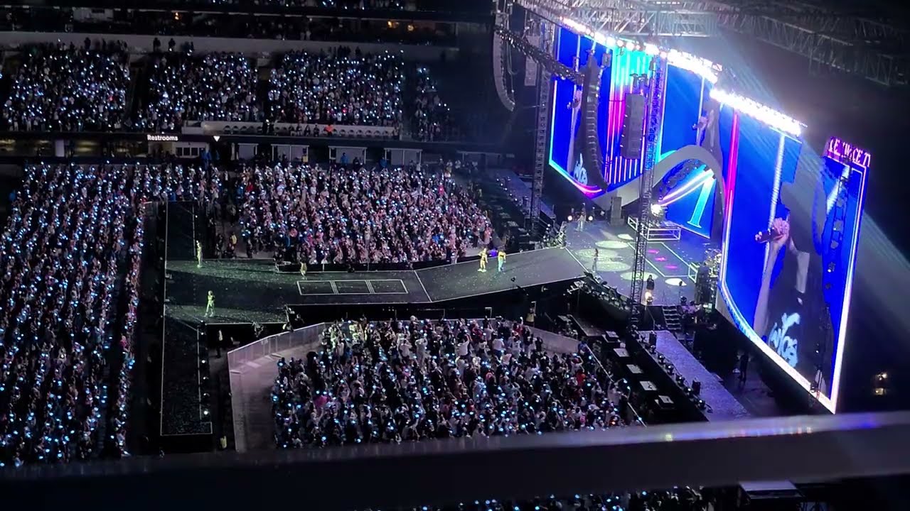 TWICE(트와이스) Doughnut SoFi Stadium Inglewood