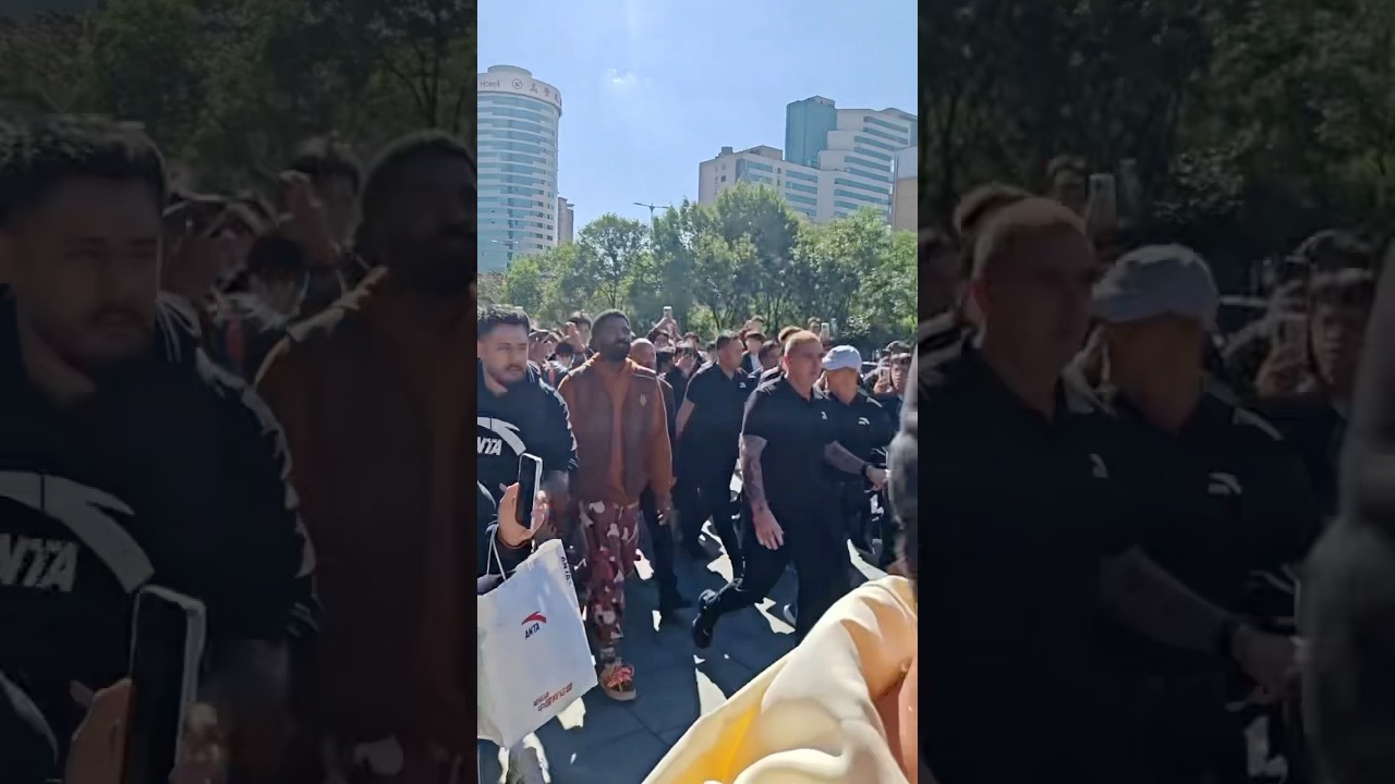 Fans in China Go Crazy for Kyrie! 