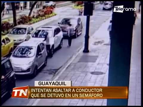 Intentan asaltar a conductor que se detuvo en un semáforo