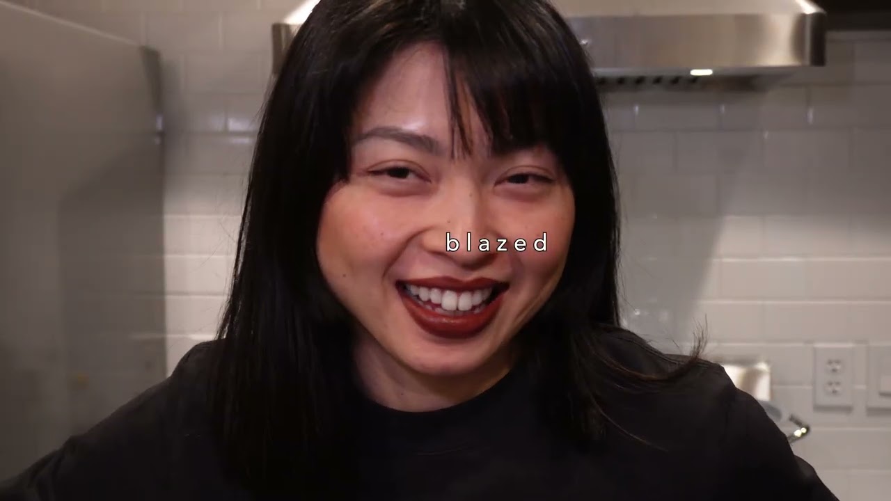 Давайте закурим и приготовим фо га с целой курицей.