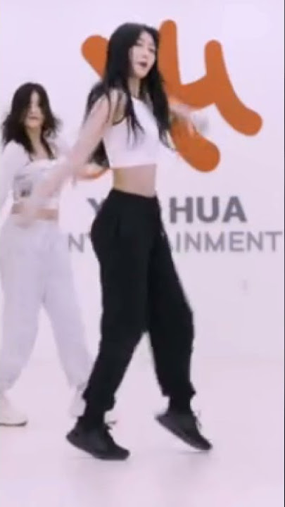 everglow's me too dance fits this song