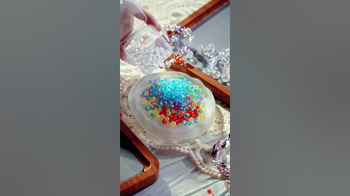 Let‘s make a glitter bracelet？#bracelet #diy #glitter #rainbow #diy #handmade #diyprojects #crystals