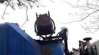 Republic Services Vehicle 2677 Picking Up Green Waste In The Garden Grove Wednsday Route