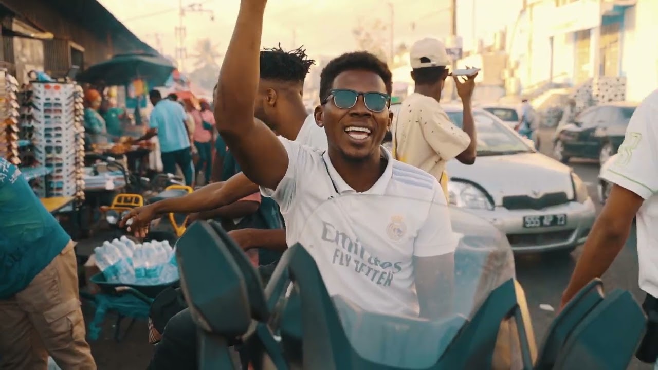 BITCHUKE_HAZI (CLIP OFFFICIEL)