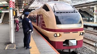 【団体臨時列車「いばらきまんぷくトレイン」】E653系1000番台K70編成(国鉄特急風塗装・連結器カバーあり)が団体列車として上野駅17番線に発車するシーン(9531M)2023/12/16
