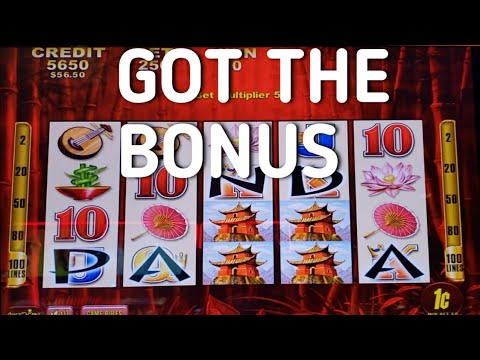 Casino Royale (2006) | JAMES BOND rubio, PARKOUR y lágrimas de SANGRE - Reseña Podcast