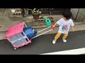 Baby carrying food in cart | キャリーカートを引く赤ちゃん。
