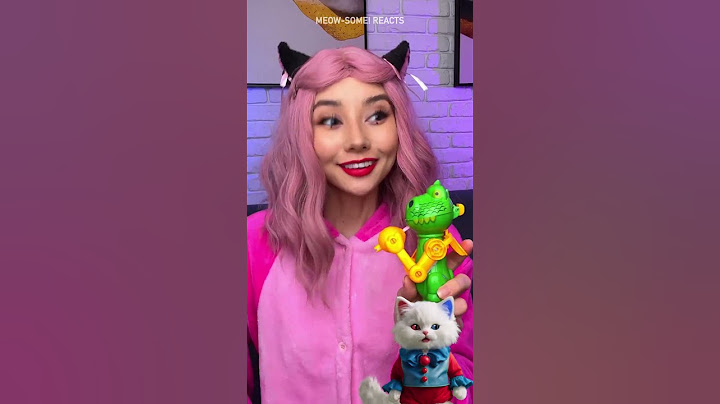 ¡Oh NO! 🙀 ¡Ella está comiendo una piruleta sucia! Usa un dispositivo 🍭