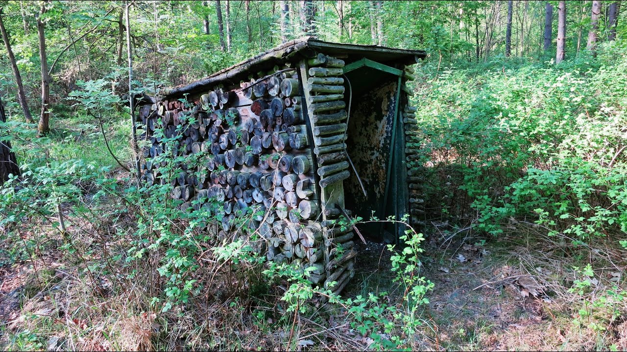 Vergessene Orte DER BUNKER UNTER DEM HOLZSTAPEL Lost Places Verlassene Orte