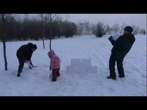 Видео: Как да построим снежна крепост