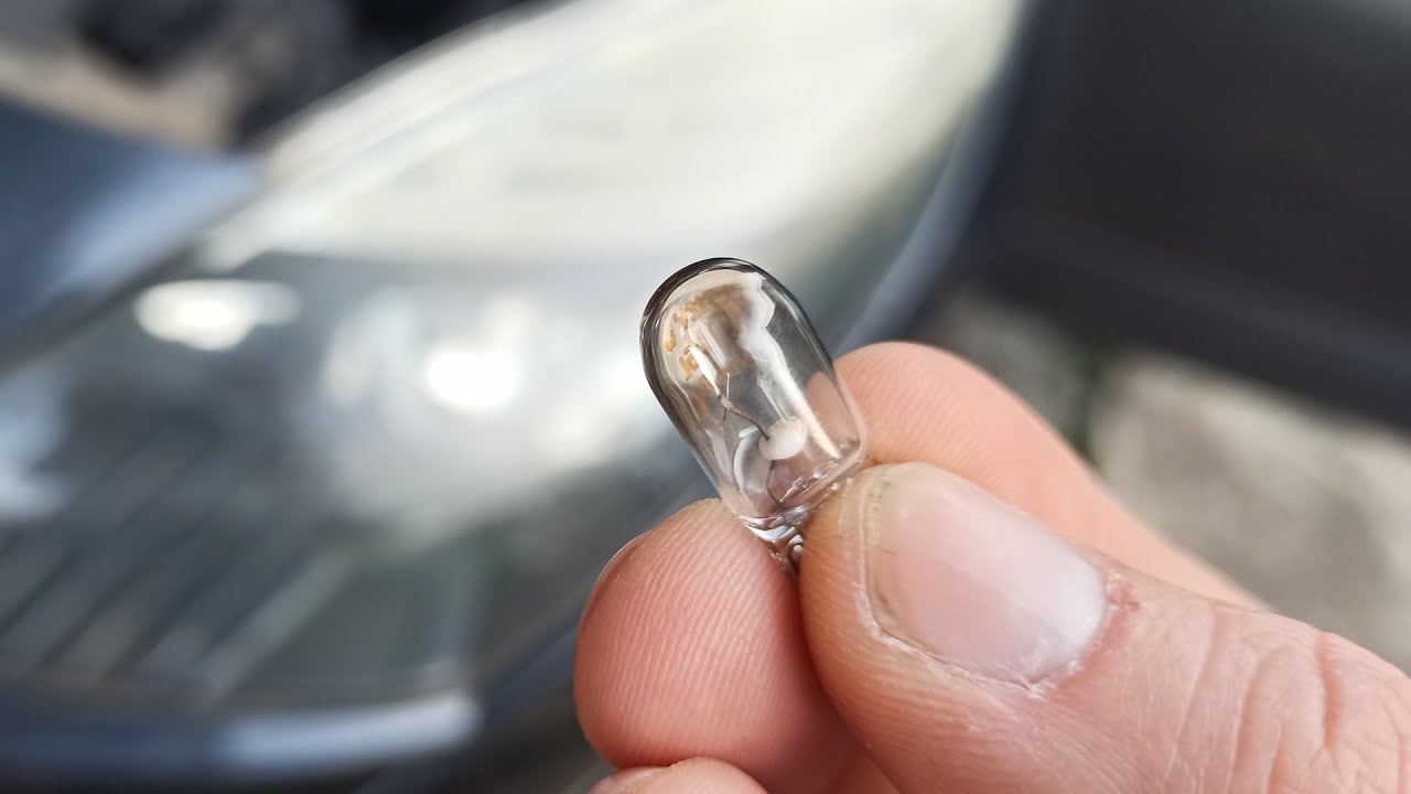 Comment remplacer une ampoule de veilleuse sur RENAULT SCENIC 2 (TUTORIEL  COMPLET° 