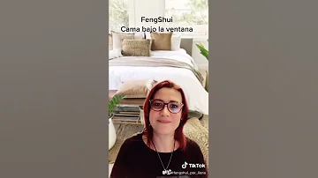 ¿La cama debe estar debajo de una ventana?