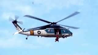 2010全民國防新竹空軍基地開放 ROCAF 海鷗救護直昇機 S-70C 7010 盤旋及救人演練