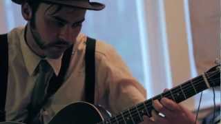 Shakey Graves - "Built to Roam" chords