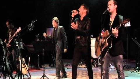 Hernaldo Zúñiga junto a Natalino - Ventanillas