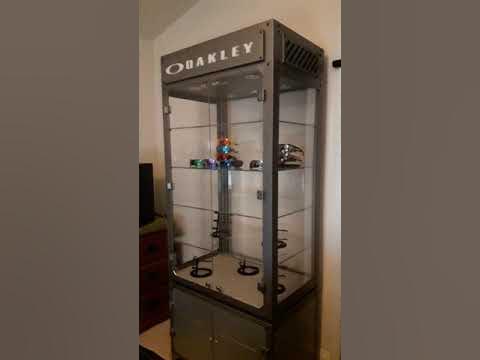 New Here, How to turn on Oakley Display Case lights?