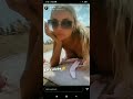 Ola Stręk na plaży się opala