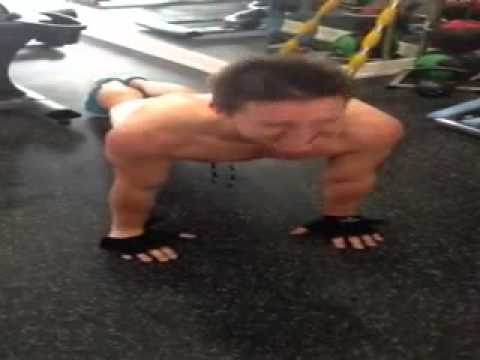 Jesse McCartney doing push ups!