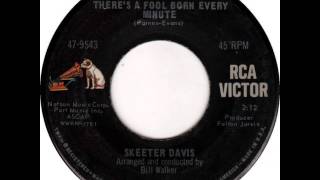 Skeeter Davis ~ There's A Fool Born Every Minute chords