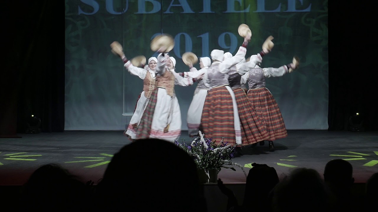 Kepurinė - vyresniųjų šokių grupė 