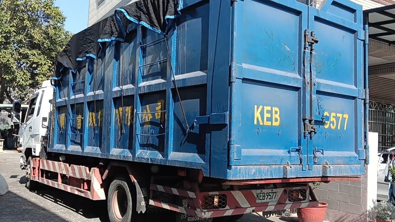 55 順吉環保有限公司抓斗車KEB-9577倒車+離站畫面#抓斗車