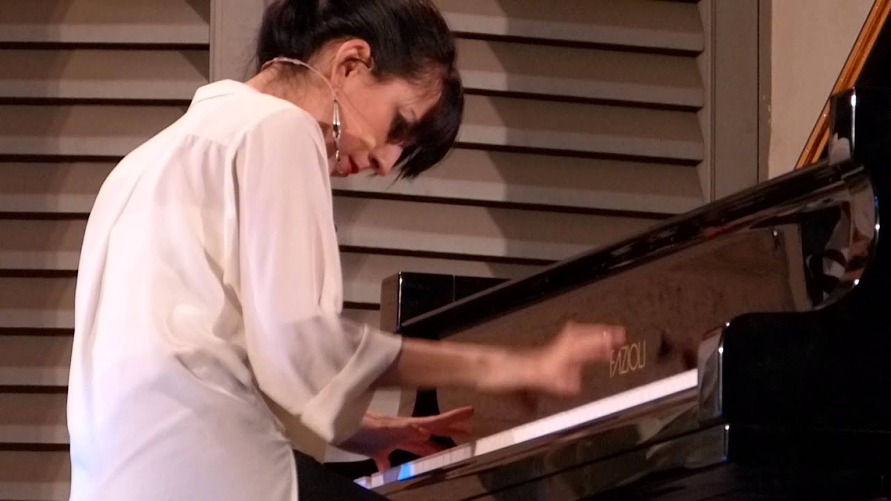 Ayse Deniz Gokcin palying "Shine On You Crazy Diamond"