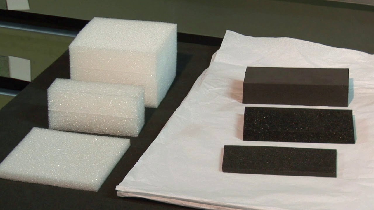 Travail en coulisse : la conservation préventive aux réserves