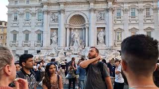 How to throw a coin in Trevi Fountain