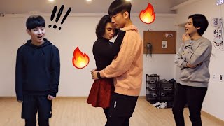 COREANOS APRENDEN BACHATA Y CUMBIA CON MODELO LATINA [Pandita Chan]