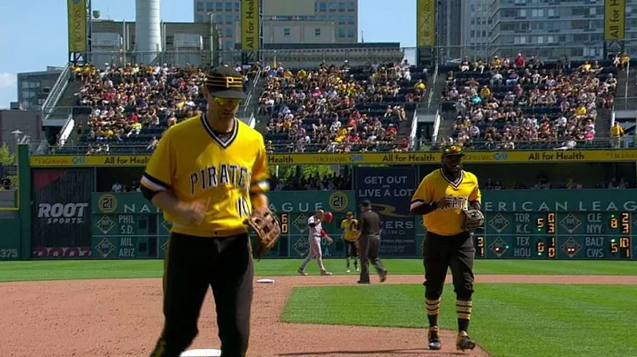 CIN@PIT: Mercer starts inning-ending double play