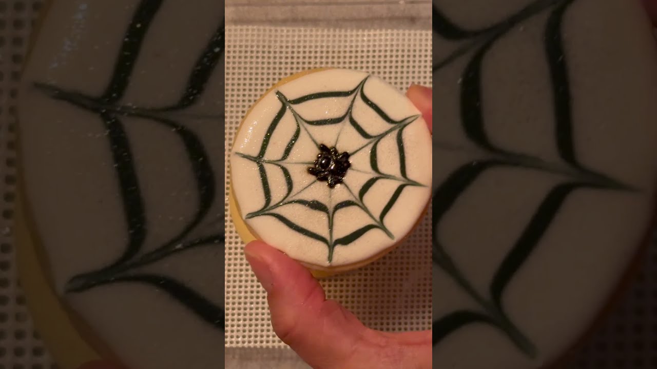 How to Make Spider Web Cookies with Royal Icing 🕷️
